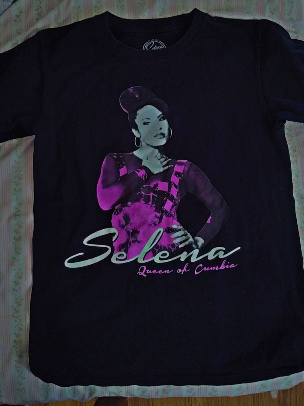 Selena 'Queen of Cumbia' Women's Graphic Tee - Black/Purple
